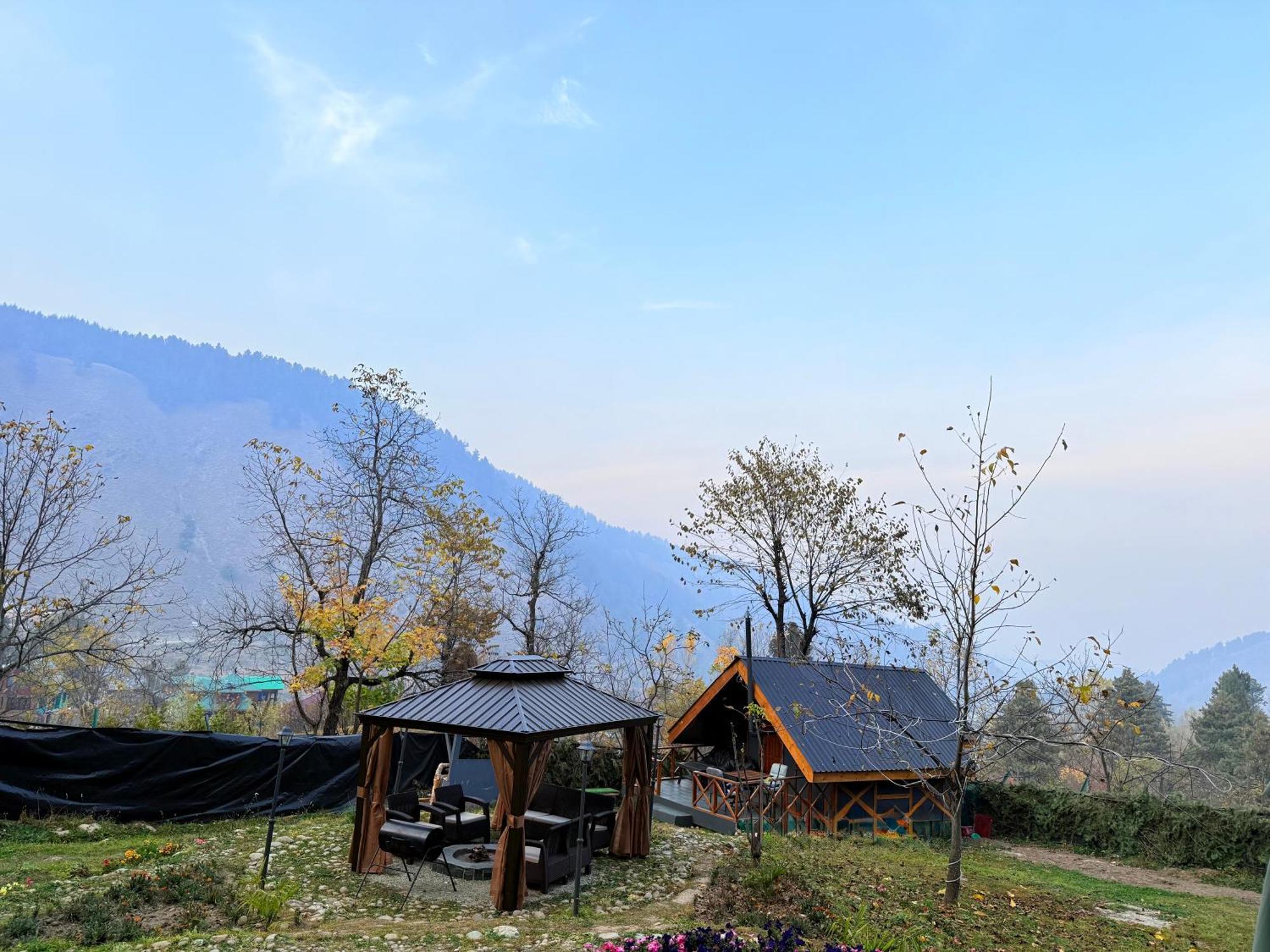 Solomons Gray Villa Tangmarg Rum bild